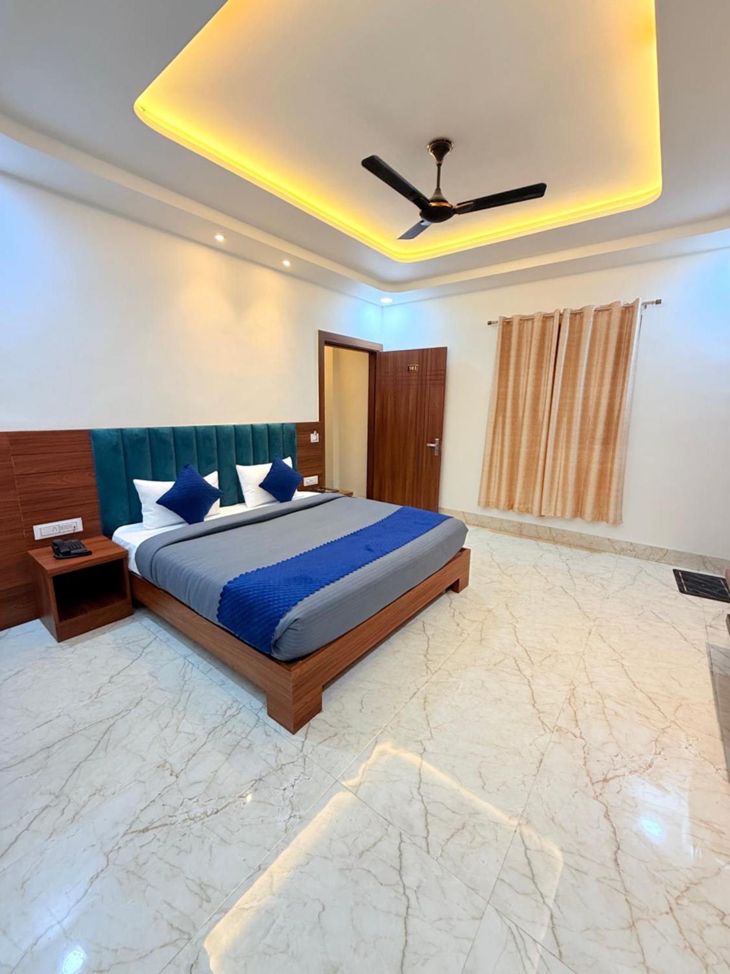 Hotel Tulip Light Mathura Extérieur photo