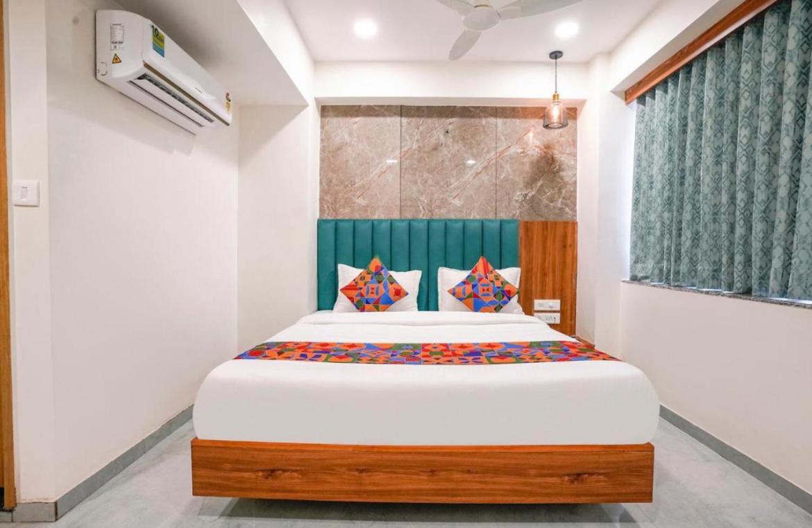Hotel Tulip Light Mathura Extérieur photo
